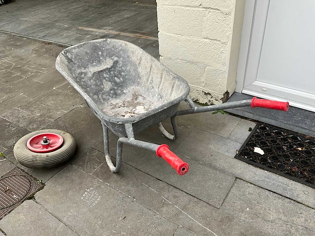 Kruiwagen (2x)+ tuingereedschap - afbeelding 4 van  7