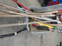 Kruiwagen en de inhoud van het gereedschap - afbeelding 3 van  7