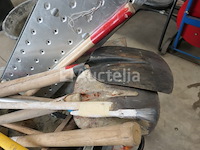 Kruiwagen en de inhoud van het gereedschap - afbeelding 6 van  7