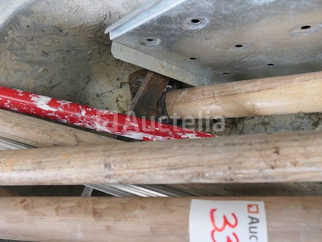 Kruiwagen en de inhoud van het gereedschap - afbeelding 7 van  7