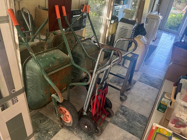 Kruiwagen en steekwagen (2x) - afbeelding 1 van  5