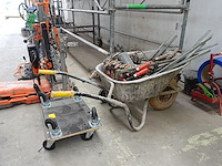 Kruiwagen met inhoud + 2x kar - afbeelding 2 van  3