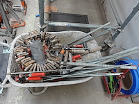 Kruiwagen met inhoud + 2x kar - afbeelding 3 van  3