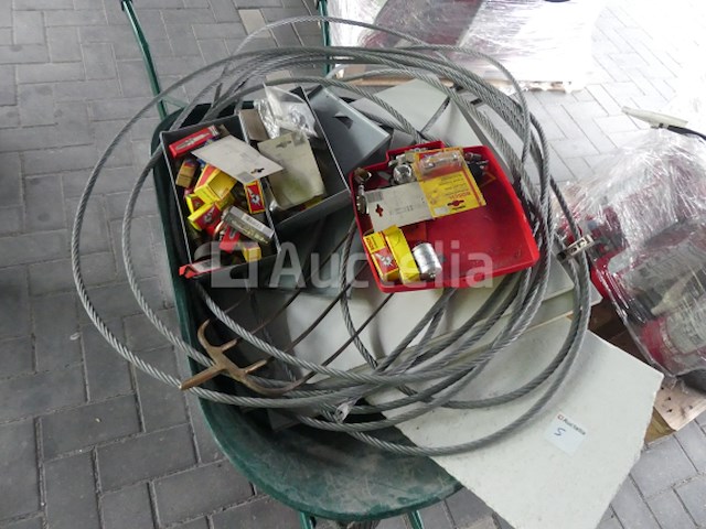 Kruiwagen met inhoud - afbeelding 1 van  9