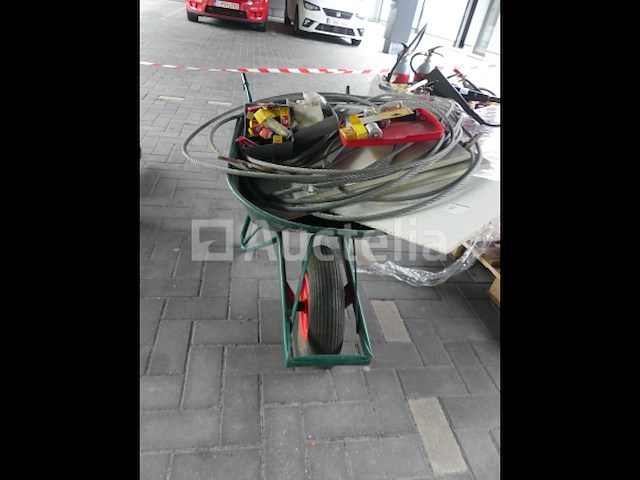 Kruiwagen met inhoud - afbeelding 2 van  9