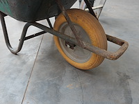 Kruiwagen met spade - afbeelding 2 van  4