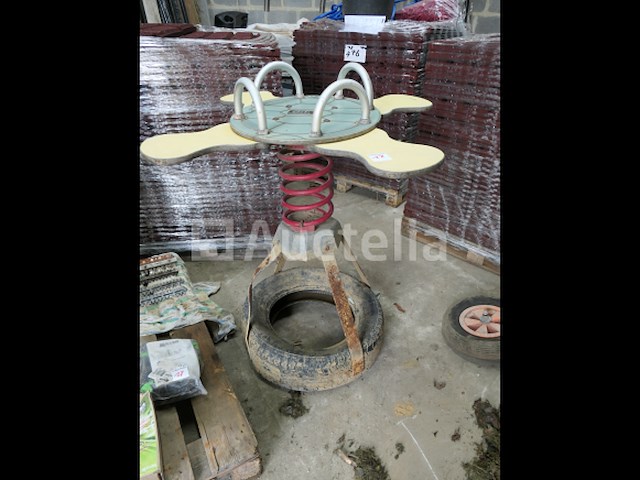 Kruiwagenwielen en speeltuinspel - afbeelding 1 van  7