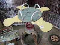 Kruiwagenwielen en speeltuinspel - afbeelding 2 van  7