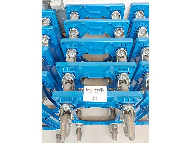 Kruizinga - - werkplaatsmeubilair (5x) - afbeelding 1 van  3