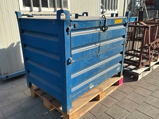 Kruizinga bakken voor op de kraan - afbeelding 2 van  4