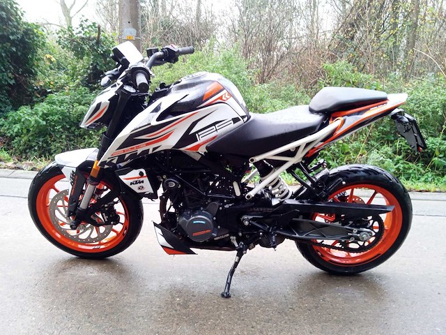 Ktm - 125 duke - afbeelding 1 van  13