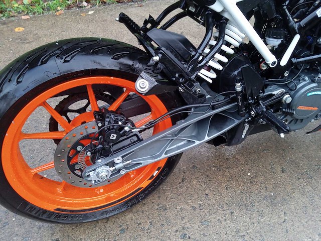 Ktm - 125 duke - afbeelding 10 van  13
