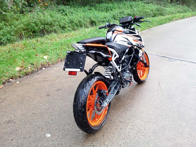 Ktm - 125 duke - afbeelding 12 van  13