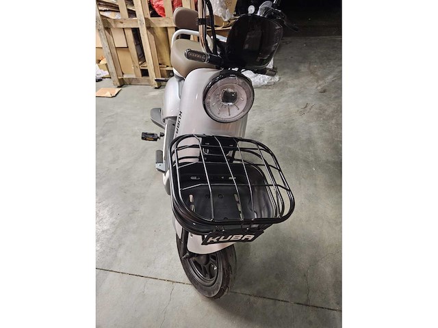 Kuba - elektrische scooter - afbeelding 2 van  6