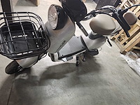 Kuba - elektrische scooter - afbeelding 4 van  6