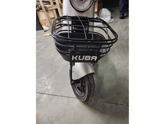 Kuba - elektrische scooter - afbeelding 5 van  6