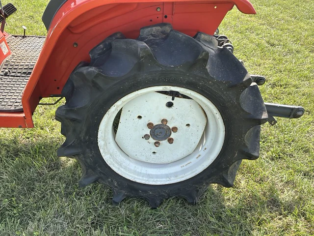 Kubota aste a175 vierwielaangedreven minitractor - afbeelding 4 van  20