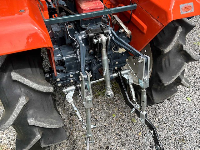 Kubota b1502 4wd landbouwtractor - afbeelding 4 van  16