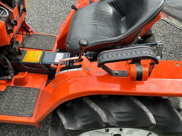 Kubota b1502 4wd landbouwtractor - afbeelding 5 van  16