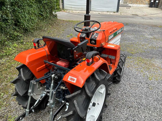 Kubota b1502 4wd landbouwtractor - afbeelding 12 van  16