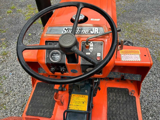Kubota b1502 4wd landbouwtractor - afbeelding 14 van  16