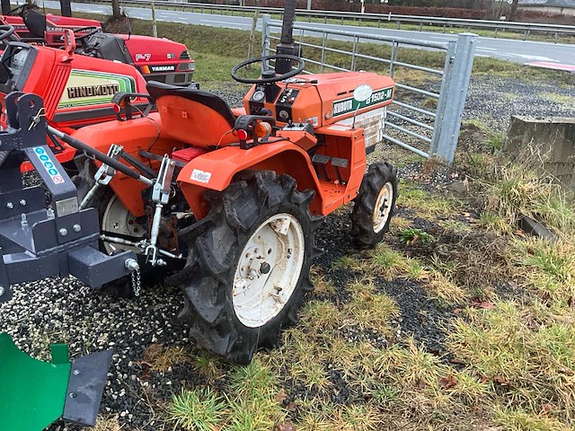 Kubota b1502-m met ploeg - afbeelding 2 van  18