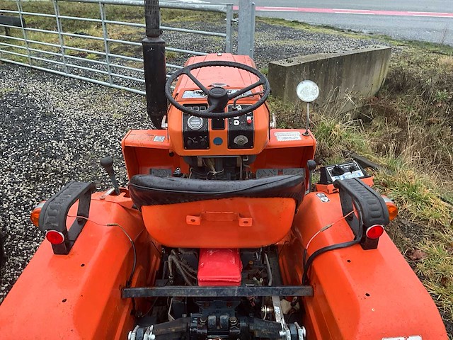 Kubota b1502-m met ploeg - afbeelding 4 van  18