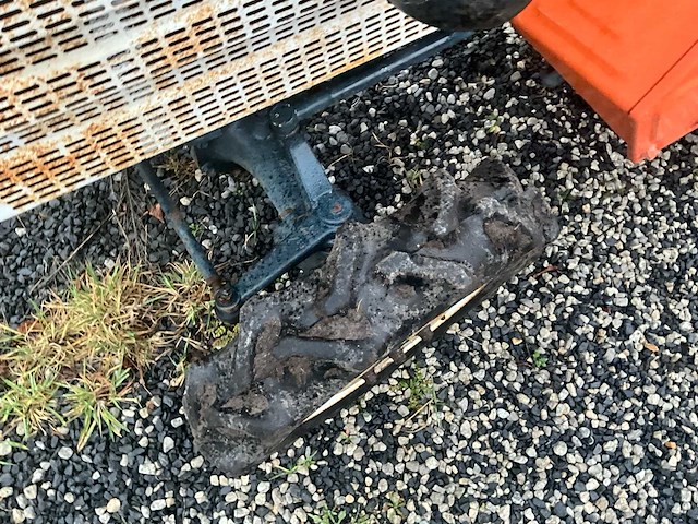 Kubota b1502-m met ploeg - afbeelding 14 van  18