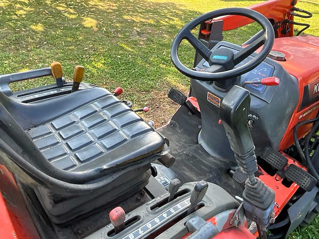 Kubota b2400 cochet tractor hydrostaat (4x4) - afbeelding 6 van  10
