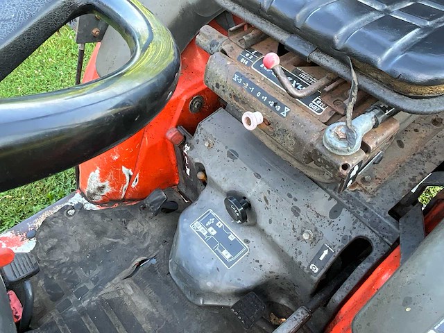 Kubota b2400 cochet tractor hydrostaat (4x4) - afbeelding 7 van  10