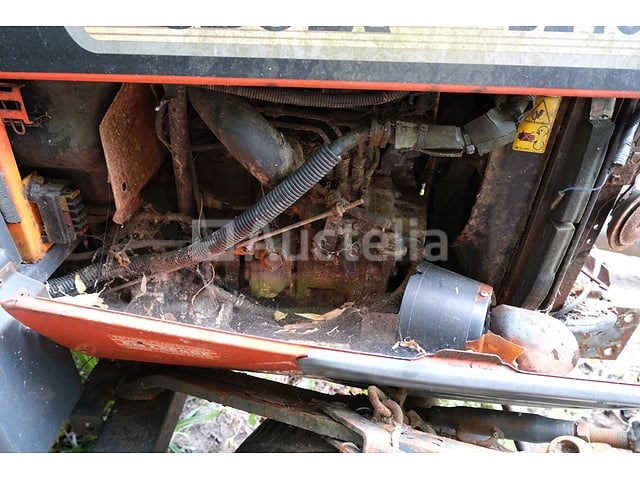 Kubota b2400d mini landbouwtractor (voor onderdelen) (vin: b2400d60351) - afbeelding 8 van  24