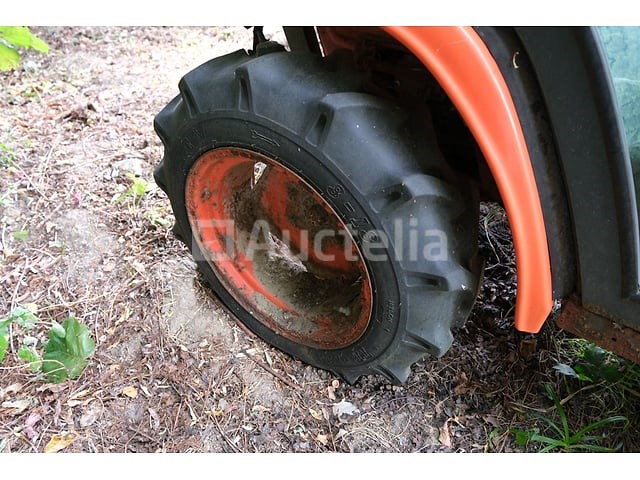 Kubota b2400d mini landbouwtractor (voor onderdelen) (vin: b2400d60351) - afbeelding 14 van  24