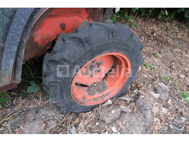 Kubota b2400d mini landbouwtractor (voor onderdelen) (vin: b2400d60351) - afbeelding 17 van  24