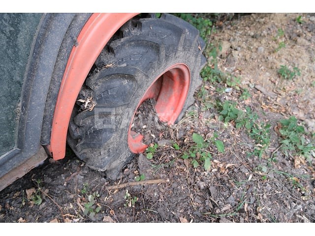 Kubota b2400d mini landbouwtractor (voor onderdelen)(vin:b2400d60510) - afbeelding 13 van  24