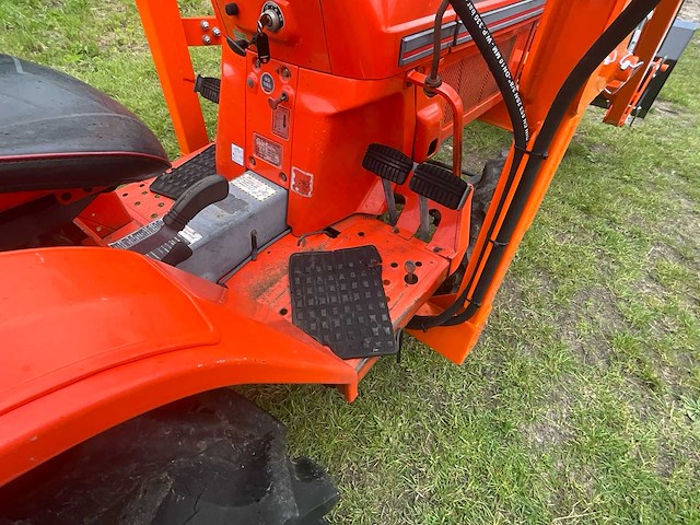 Kubota b40-4wd dieseltractor + katana b-40 frontlader - afbeelding 2 van  3