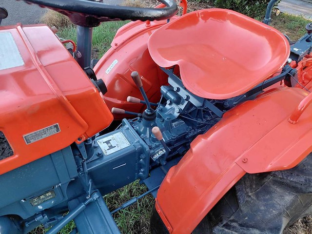 Kubota b7000 minitractor + grondfrees - afbeelding 3 van  20