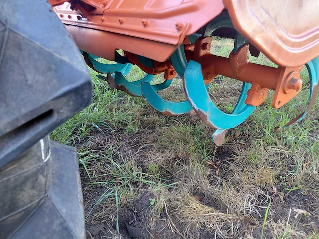 Kubota b7000 minitractor + grondfrees - afbeelding 9 van  20