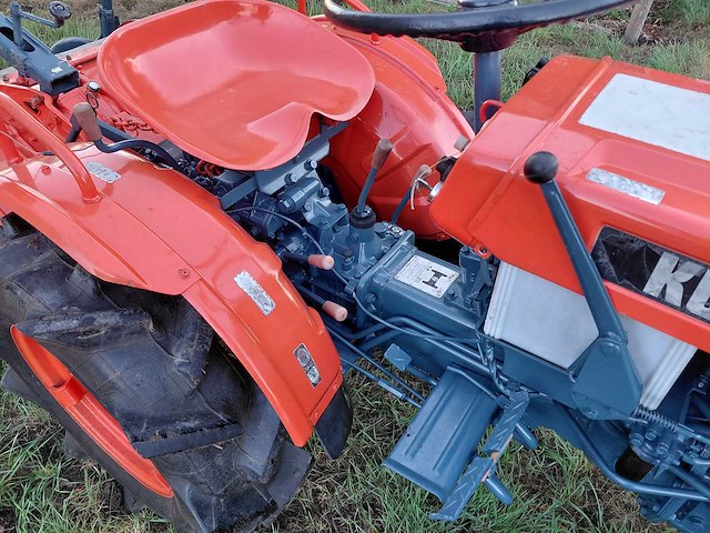 Kubota b7000 minitractor + grondfrees - afbeelding 7 van  20