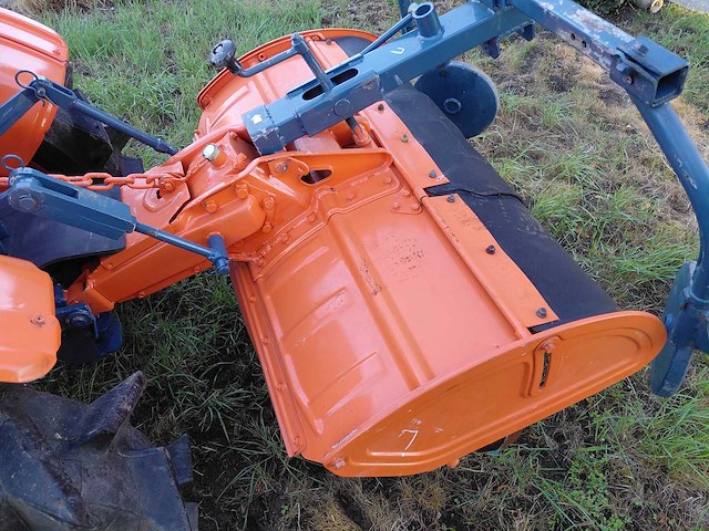 Kubota b7000 minitractor + grondfrees - afbeelding 8 van  20