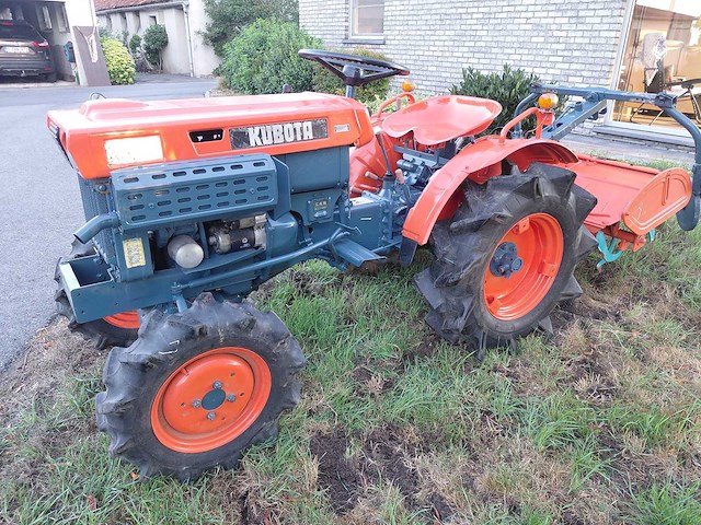 Kubota b7000 minitractor + grondfrees - afbeelding 1 van  20