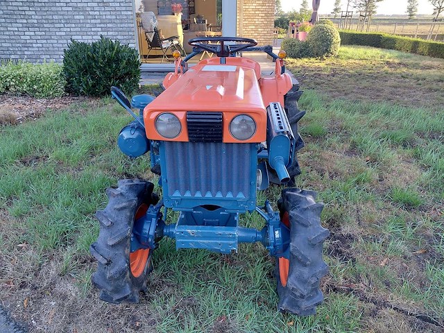 Kubota b7000 minitractor + grondfrees - afbeelding 12 van  20