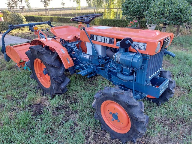 Kubota b7000 minitractor + grondfrees - afbeelding 14 van  20
