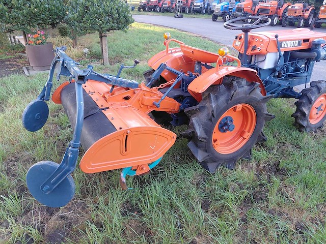 Kubota b7000 minitractor + grondfrees - afbeelding 16 van  20