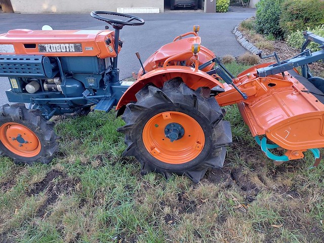 Kubota b7000 minitractor + grondfrees - afbeelding 17 van  20