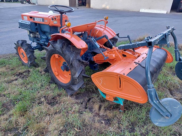 Kubota b7000 minitractor + grondfrees - afbeelding 18 van  20