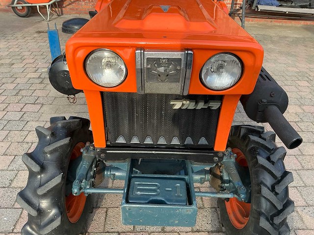 Kubota b7001 minitractor - afbeelding 3 van  18