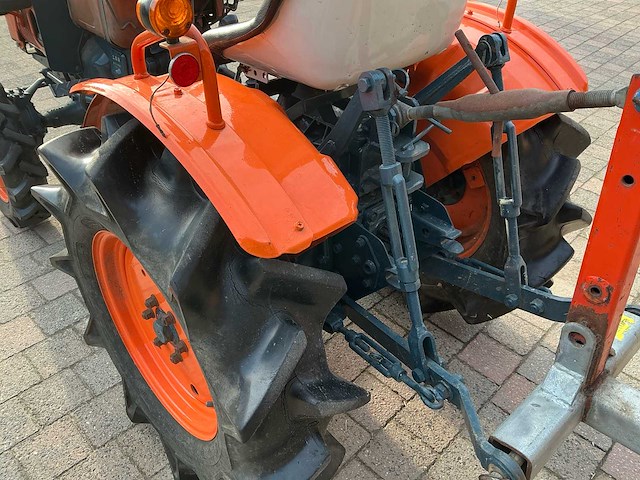 Kubota b7001 minitractor - afbeelding 7 van  18