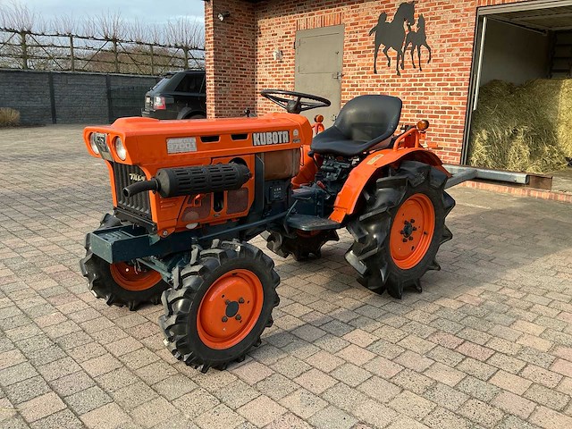 Kubota b7001 minitractor - afbeelding 1 van  18
