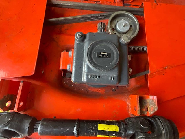 Kubota buikmaaidek diverse bosbouw- en tuingereedschappen - afbeelding 4 van  6