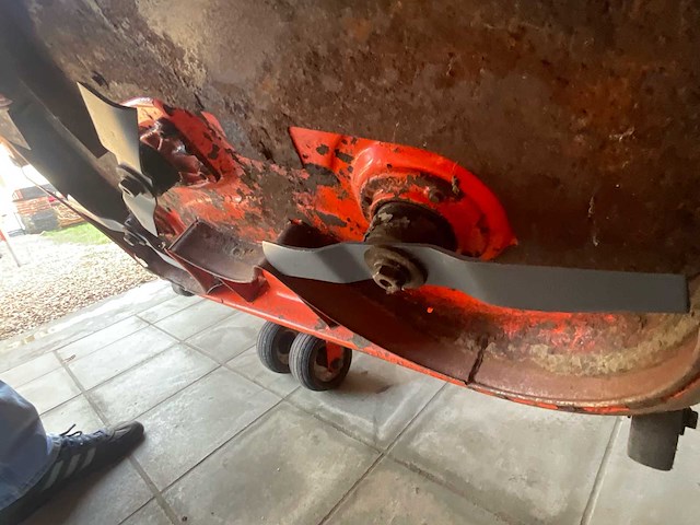 Kubota buikmaaidek diverse bosbouw- en tuingereedschappen - afbeelding 6 van  6